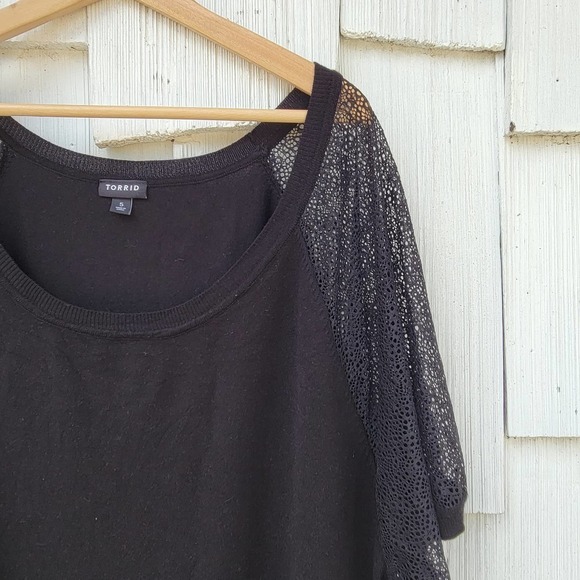 Torrid Black Lace Sleeve Knit Top Plus Size 5 5X - Picture 3 of 8